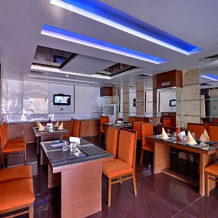 Hotel Palmdale Zirakpur Kültér fotó