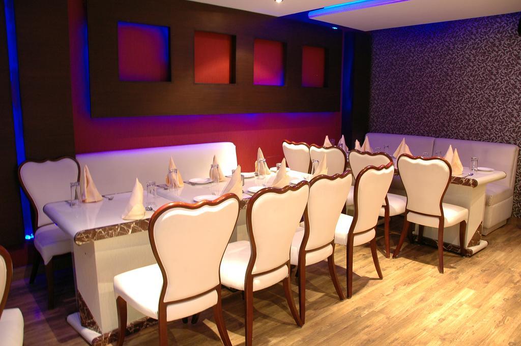 Hotel Palmdale Zirakpur Kültér fotó