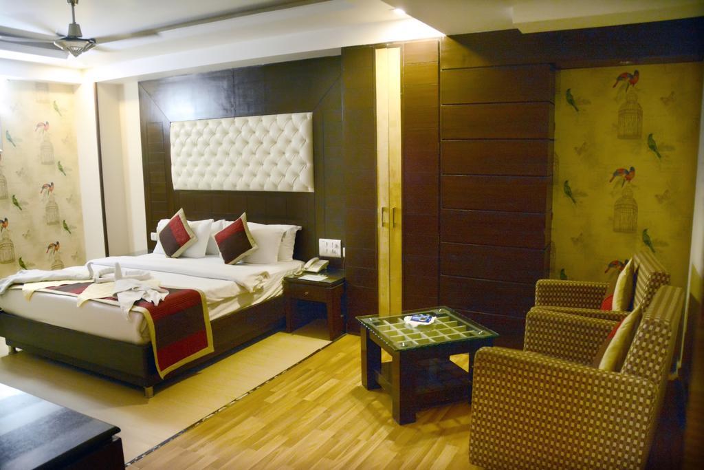 Hotel Palmdale Zirakpur Kültér fotó