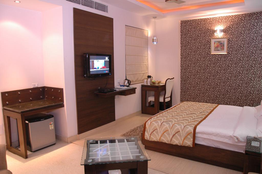 Hotel Palmdale Zirakpur Szoba fotó